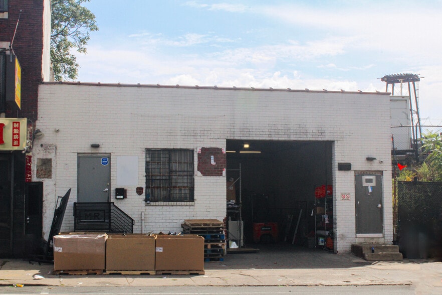 Primary Photo Of 2024-26 W Hunting Park Ave, Philadelphia Warehouse For Lease