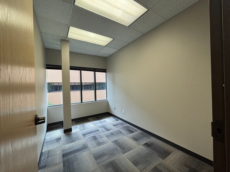 More Photos Of 3900 Arctic Blvd, Anchorage Office For Sale