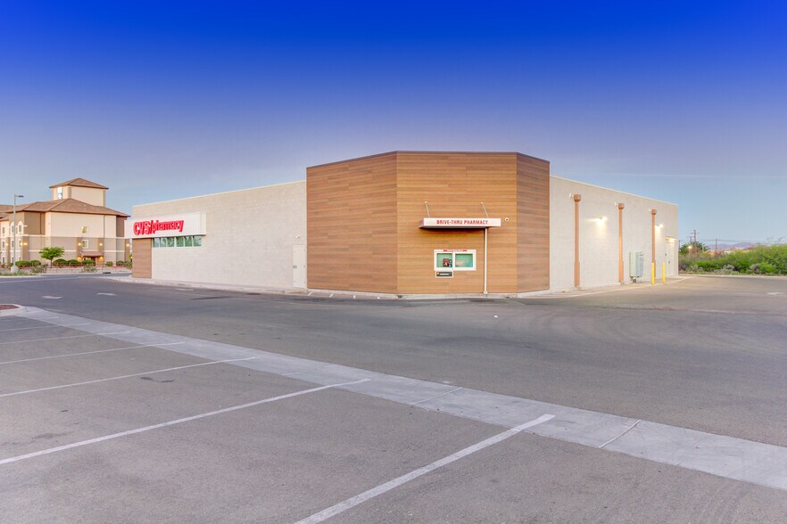 More Photos Of 286 E 7th St, Douglas Drugstore For Lease