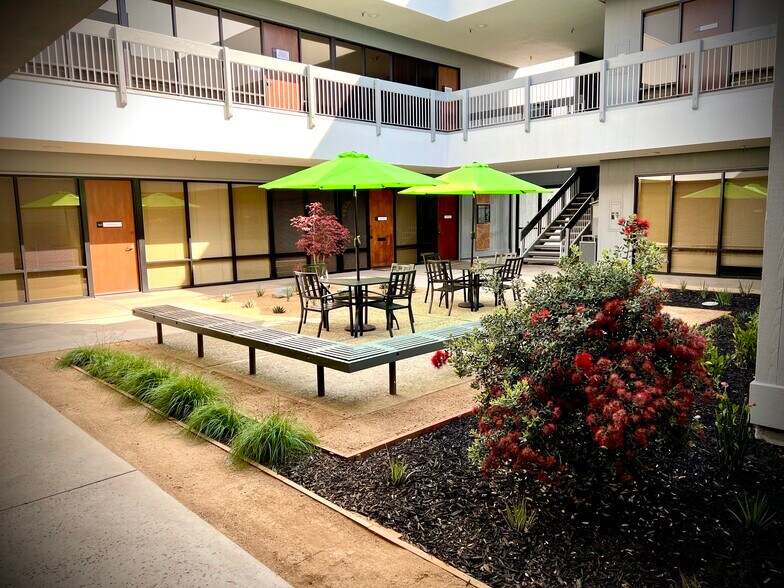 More Photos Of 1400 Quail St, Newport Beach Office For Lease