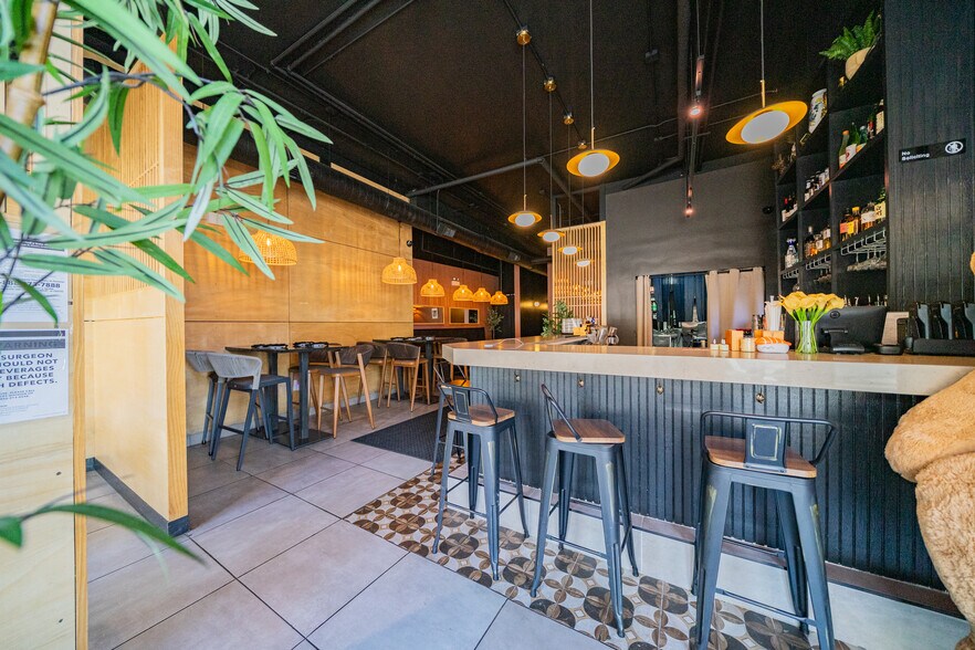 More Photos Of 1858 N Western Ave, Chicago Storefront Retail Residential For Lease
