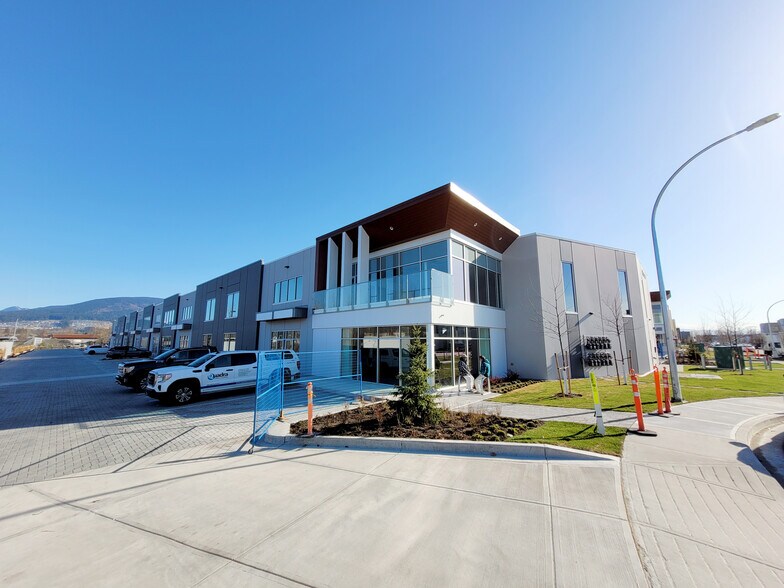 More Photos Of 950 Seaborne Av, Port Coquitlam Warehouse For Sale