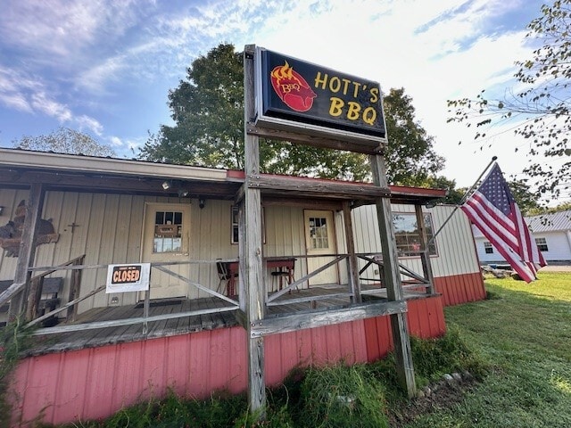 More Photos Of 269 S Main St, Lobelville Light Distribution For Sale