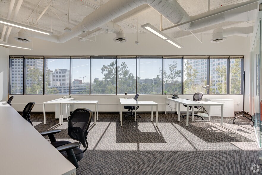 More Photos Of 700 N Central Ave, Glendale Office For Sale