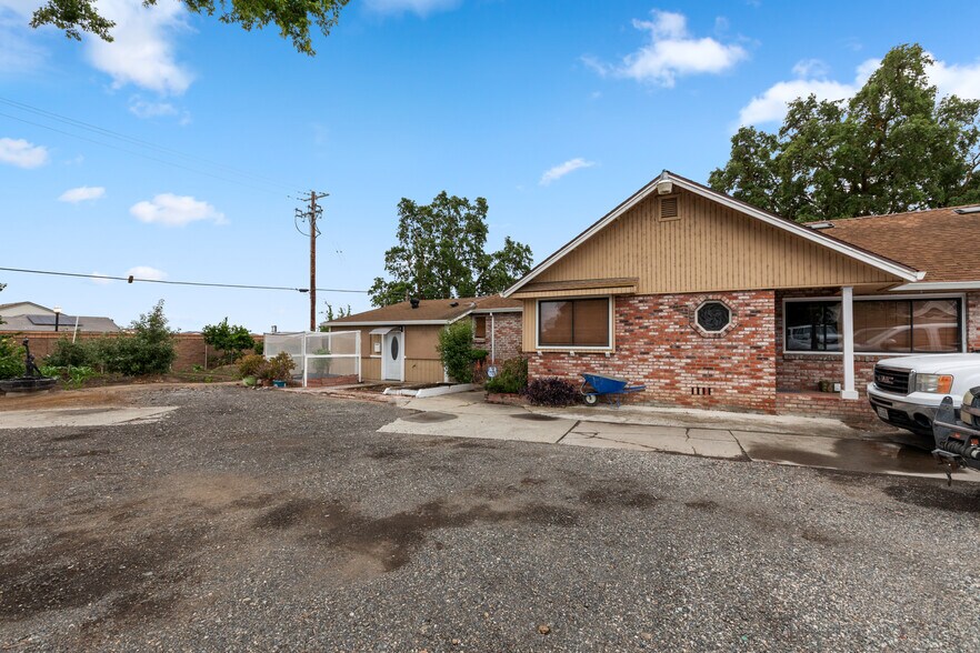 More Photos Of 8101 Freeport Blvd, Sacramento Storefront For Sale