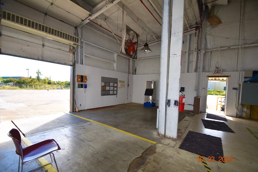 More Photos Of 956 N Broadway St, Greenville Distribution For Sale