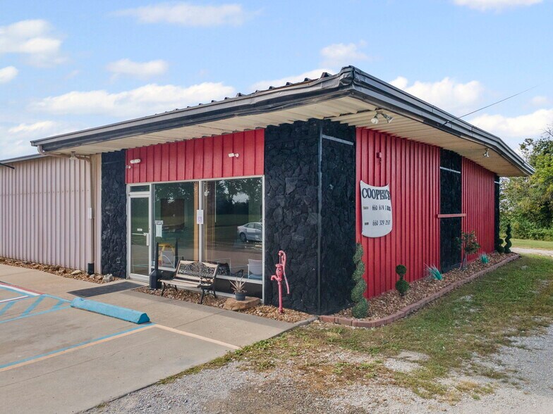 More Photos Of 3160 W Arrow St, Marshall Flex For Sale