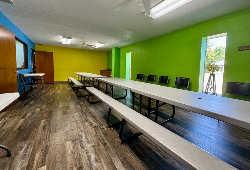 More Photos Of 2509 S 1st St, Terre Haute Showroom For Sale