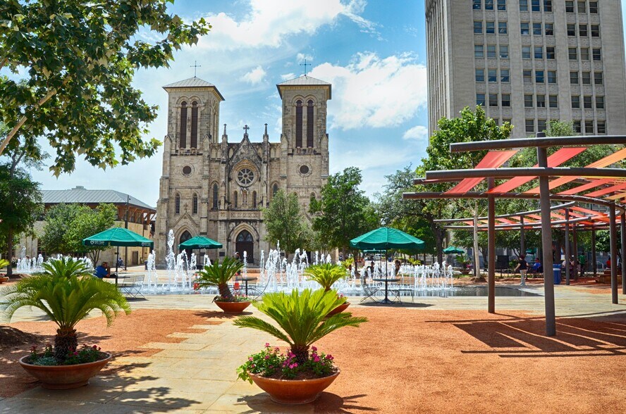 More Photos Of 126 E Main Plz, San Antonio Apartments For Sale