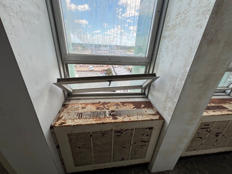 More Photos Of 100 N Main St, Corsicana Office Residential For Sale