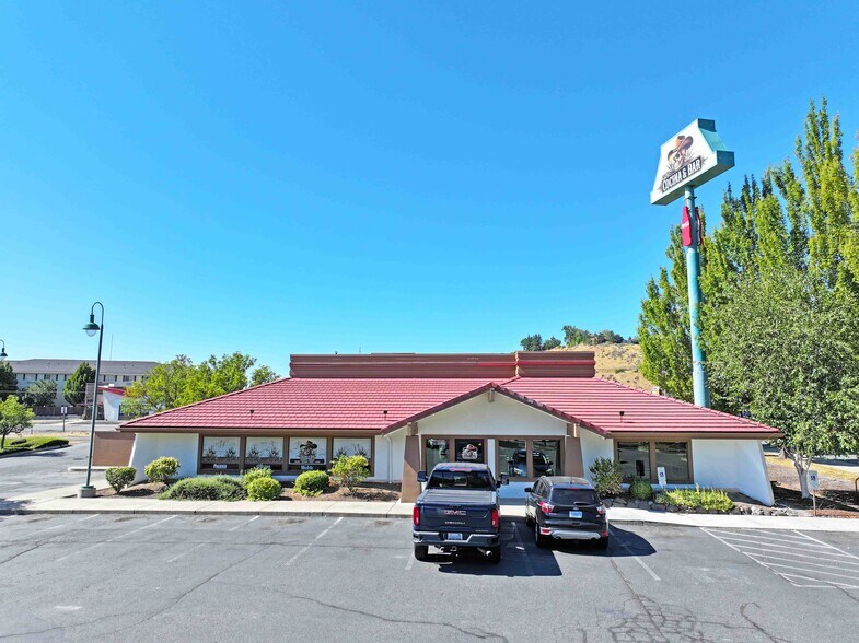 More Photos Of 1401 Lakeside Ct, Yakima Restaurant For Lease