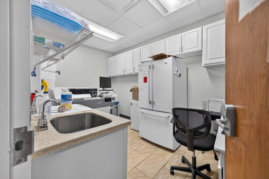 More Photos Of 15-21 School St, Quincy Medical For Sale