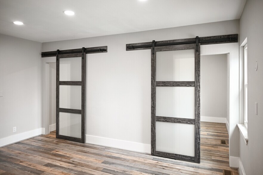 More Photos Of 1103 W Elm St, Rogers Storefront Retail Residential For Sale
