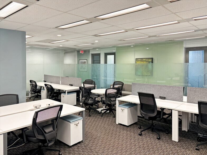 More Photos Of 2 Bloor St W, Toronto Coworking Space