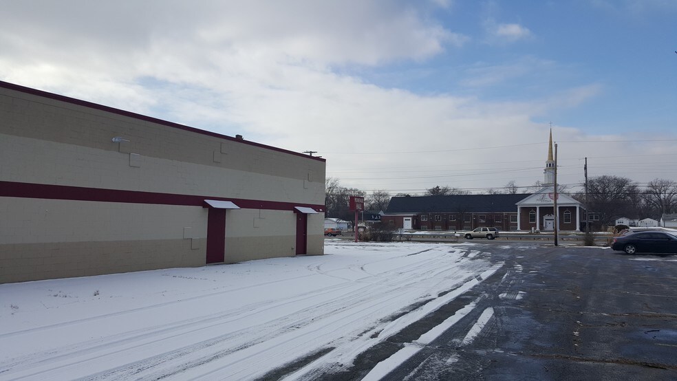 More Photos Of 7897 Taft St, Merrillville Warehouse For Lease