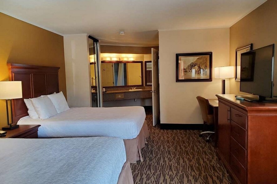 More Photos Of 701 Redwood Dr, Garberville Hotel For Sale