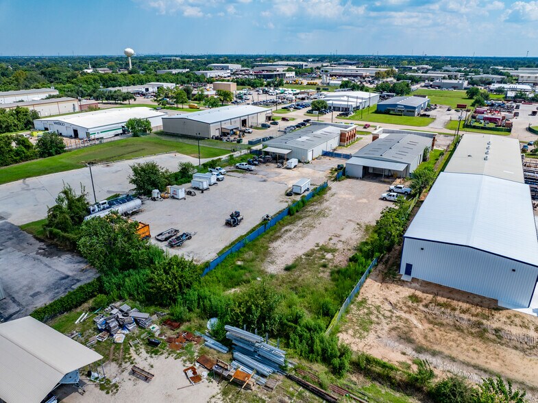 More Photos Of 629 Howard Dr, Deer Park Light Manufacturing For Lease