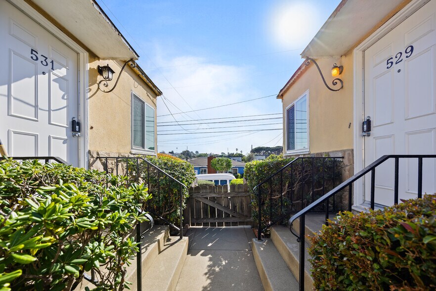 More Photos Of 529 E Walnut Ave, El Segundo Apartments For Sale