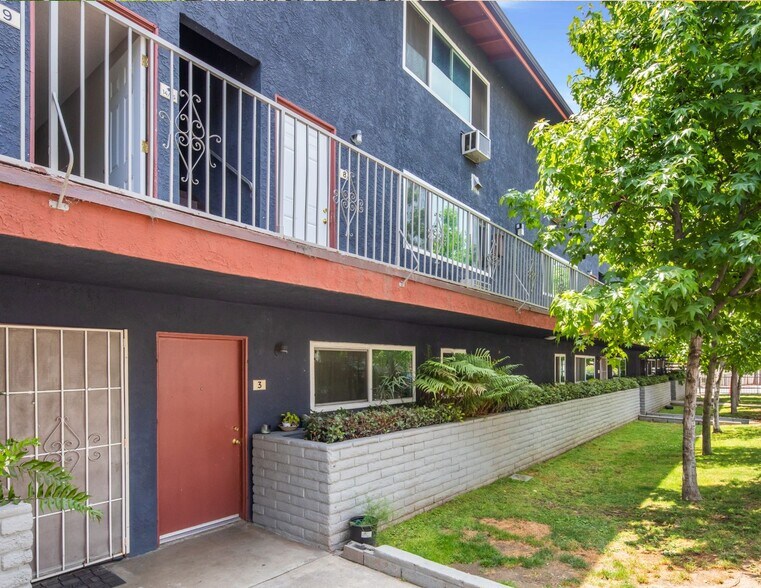 More Photos Of 2202-2208 Michigan Ave, Los Angeles Apartments For Sale