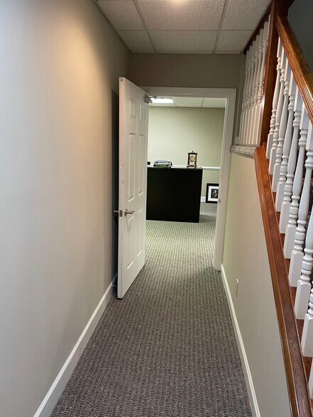 More Photos Of 1125 Cambridge Sq, Alpharetta Loft Creative Space For Sale