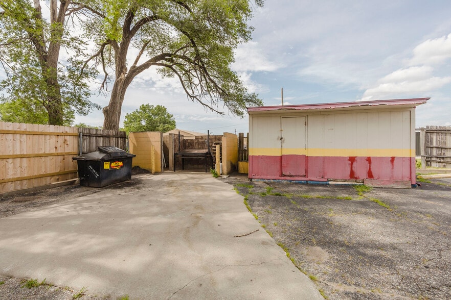 More Photos Of 503 N West St, Wichita Fast Food For Sale