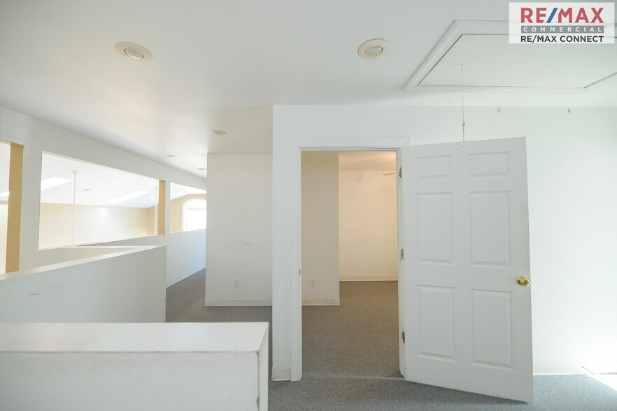 More Photos Of 5333 George Washington Mem Hwy, Yorktown Freestanding For Lease