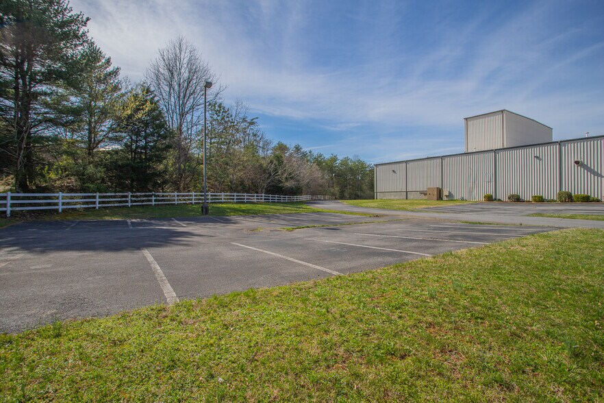 More Photos Of 80 American Wy, Natural Bridge Station Industrial For Lease