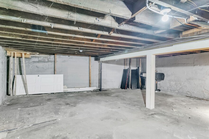 More Photos Of 94 Meadow St, Westfield Storefront Retail Office For Lease