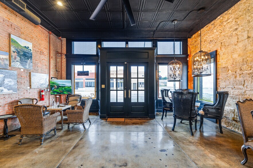 More Photos Of 38 N Chadbourne St, San Angelo Bar For Sale