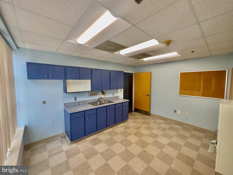 More Photos Of 1201 Pemberton Dr, Salisbury Medical For Lease