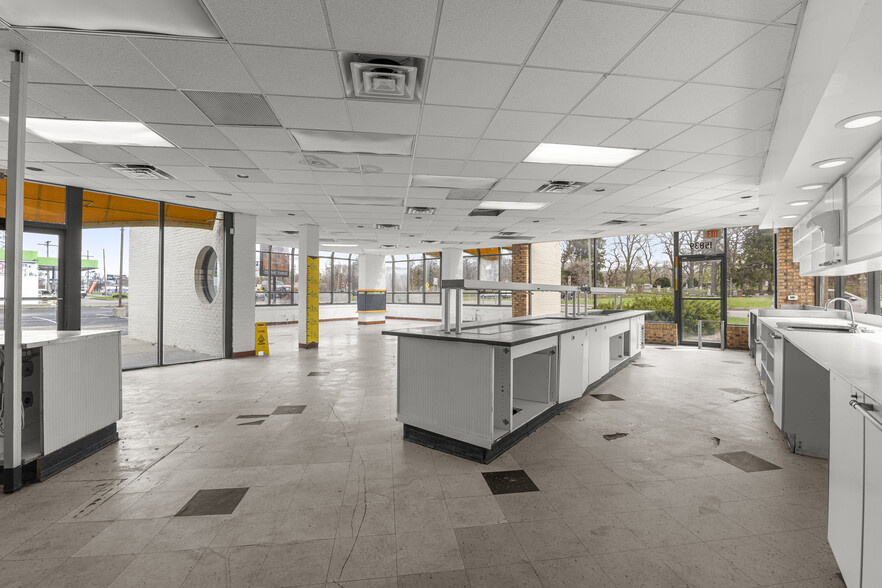 More Photos Of 15839 Telegraph Rd, Redford Township Fast Food For Lease