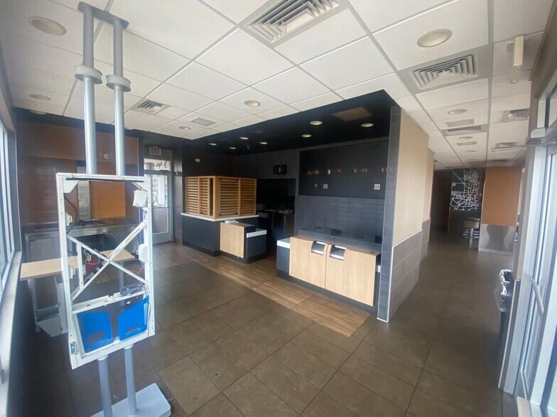 More Photos Of 1123 E US Highway 54, Kingman Fast Food For Lease