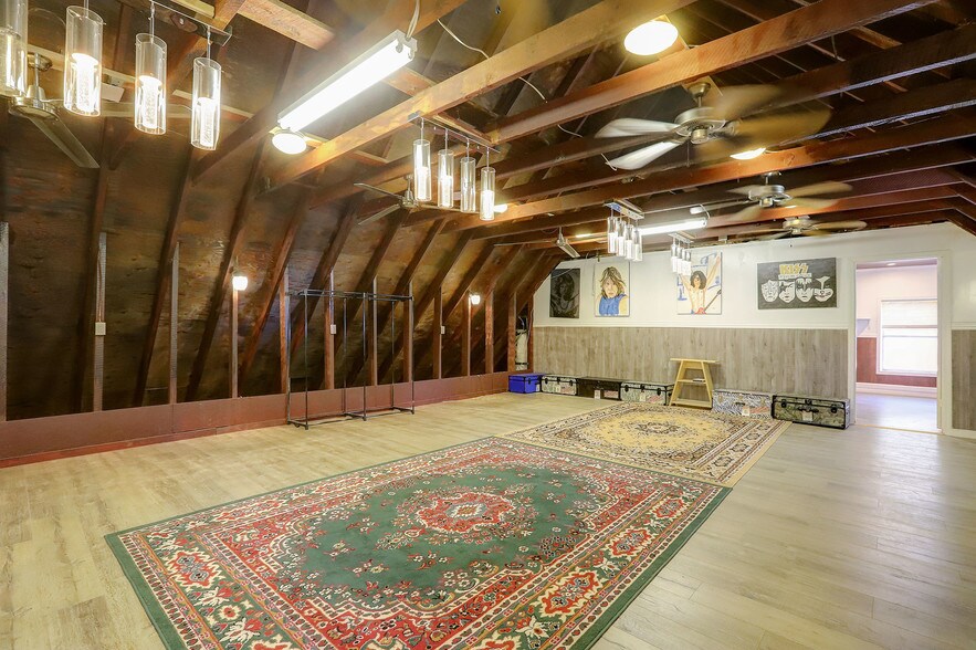 More Photos Of 212 Main St, Sierra City Hotel For Sale