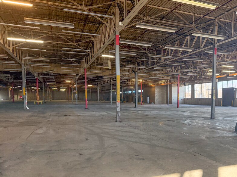 More Photos Of 4799 S Eason Blvd, Tupelo Distribution For Lease