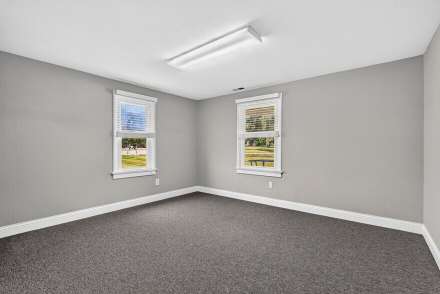 More Photos Of 9 Mingo Ln, Lake Saint Louis General Retail For Lease