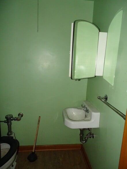 More Photos Of 417 E Sunbury St, Shamokin Storefront Retail Office For Sale