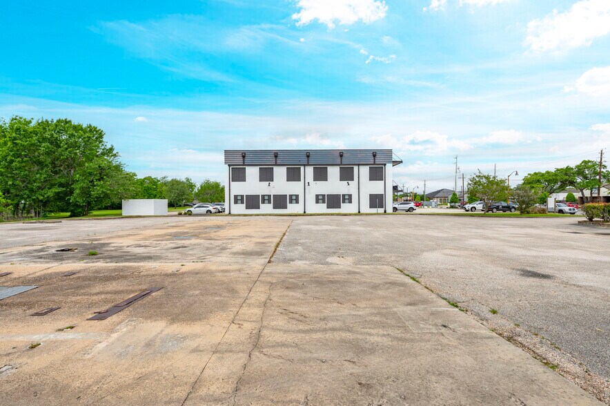 More Photos Of 310 Friendswood Dr, Friendswood Land For Lease