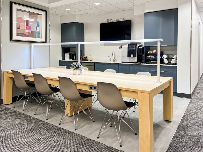 More Photos Of 1180 N Town Center Dr, Las Vegas Coworking Space
