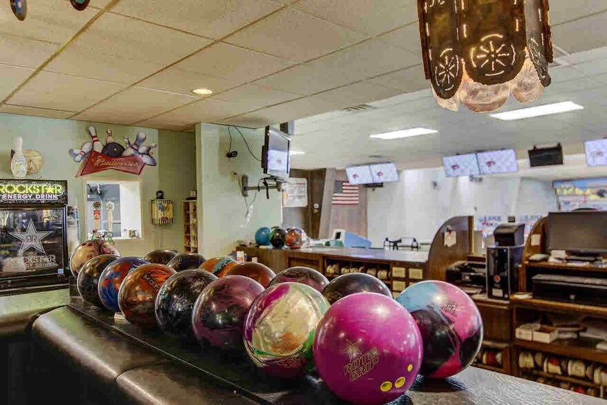More Photos Of 501-511 E Racine St, Jefferson Bowling Alley For Sale