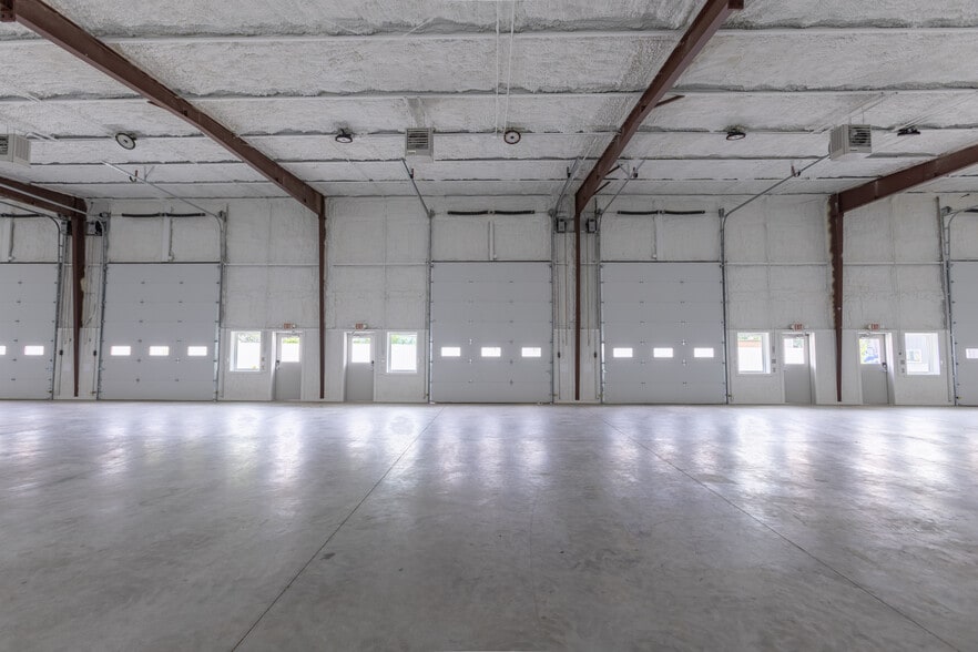 More Photos Of 8140 C F Hawn fwy, Dallas Light Distribution For Lease