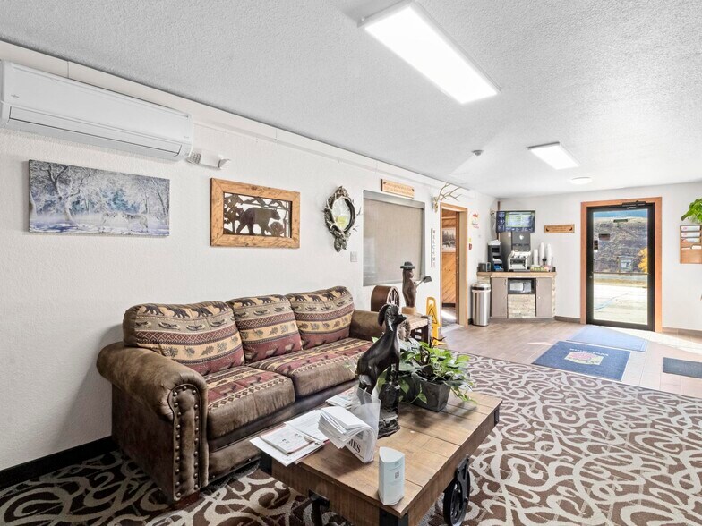 More Photos Of 1412 Warm Springs Dr, Dubois Hotel For Sale