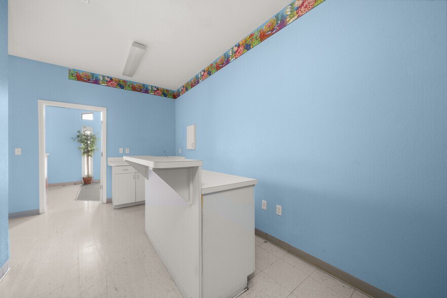 More Photos Of 401 W Interlake Blvd, Lake Placid Office For Sale