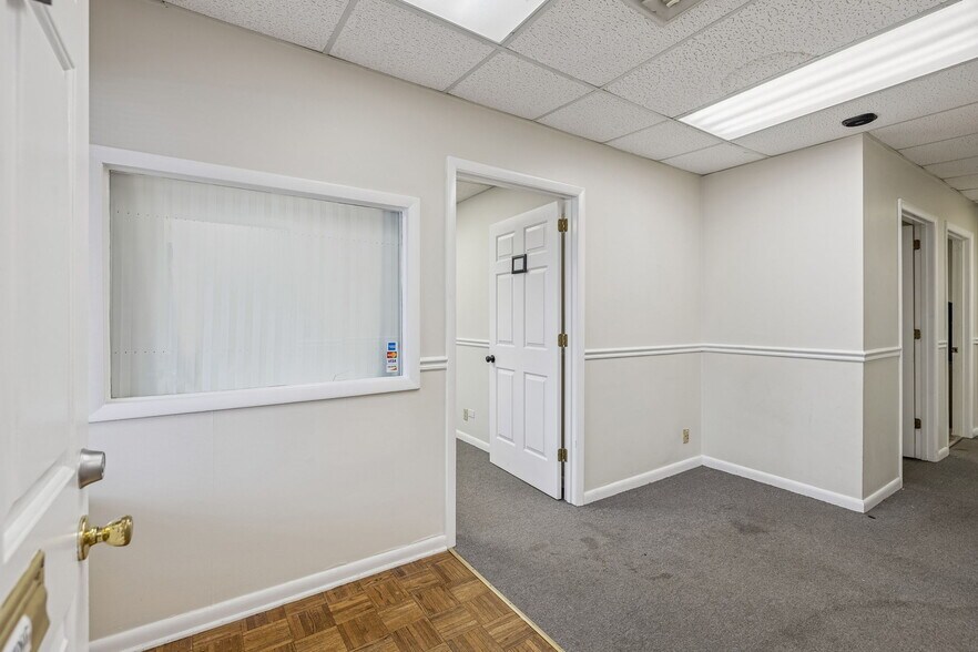 More Photos Of 159-167 Belle Forest Cir, Nashville Office For Sale