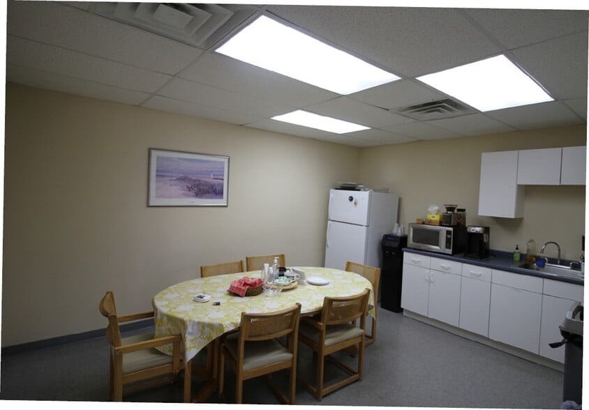More Photos Of 385 Falmouth Ave, Elmwood Park Office For Sale