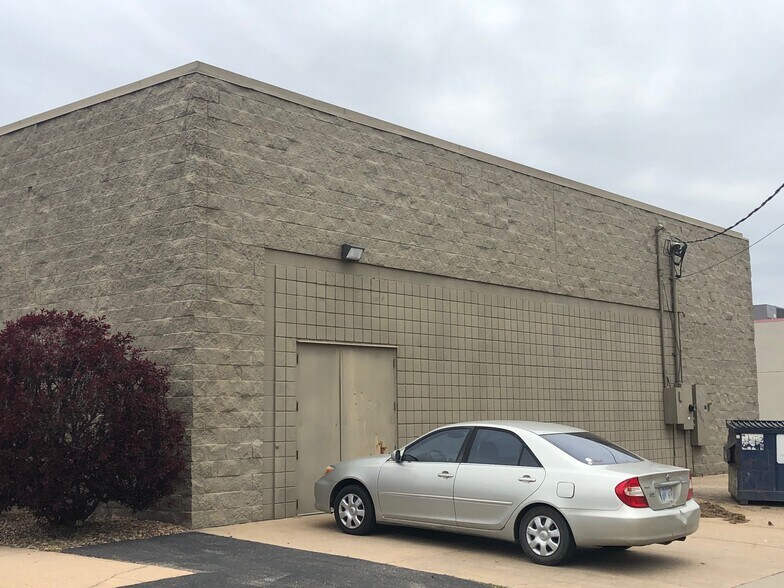 More Photos Of 434 S West St, Wichita Freestanding For Lease