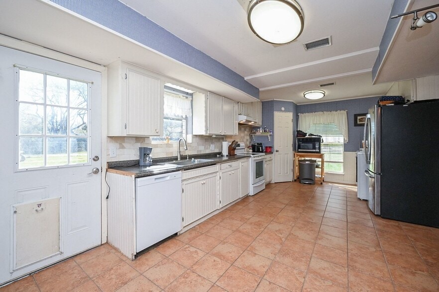 More Photos Of 18910 Carrot St, Spring Trailer Camper Park For Sale