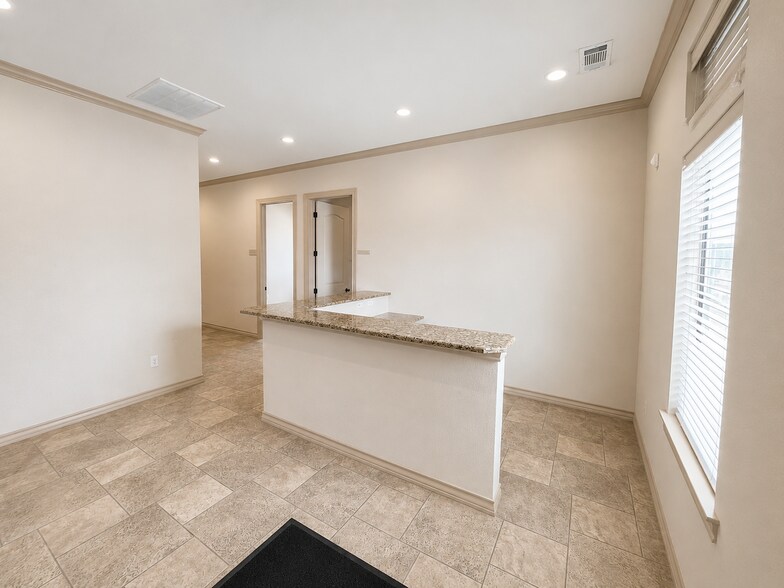 More Photos Of 701-901 Tradewinds Blvd, Midland Office For Lease