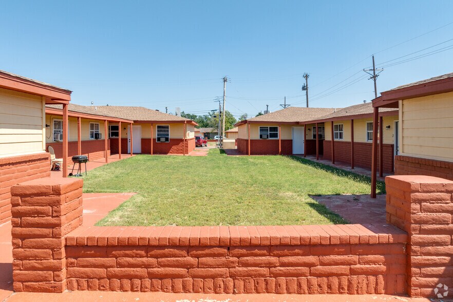 More Photos Of 1725 E 1st St, Dumas Multifamily For Sale