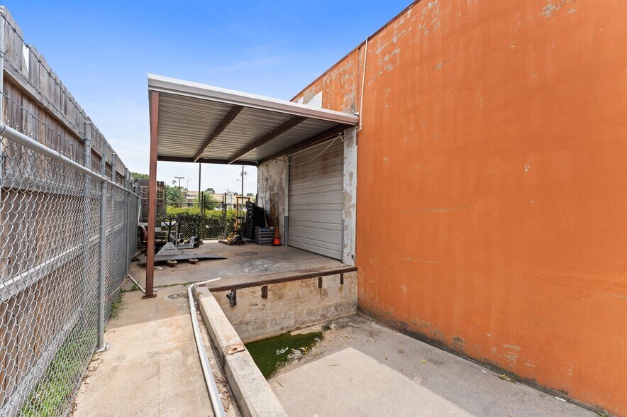 More Photos Of 1440 Cedar Post Ln, Houston Warehouse For Sale