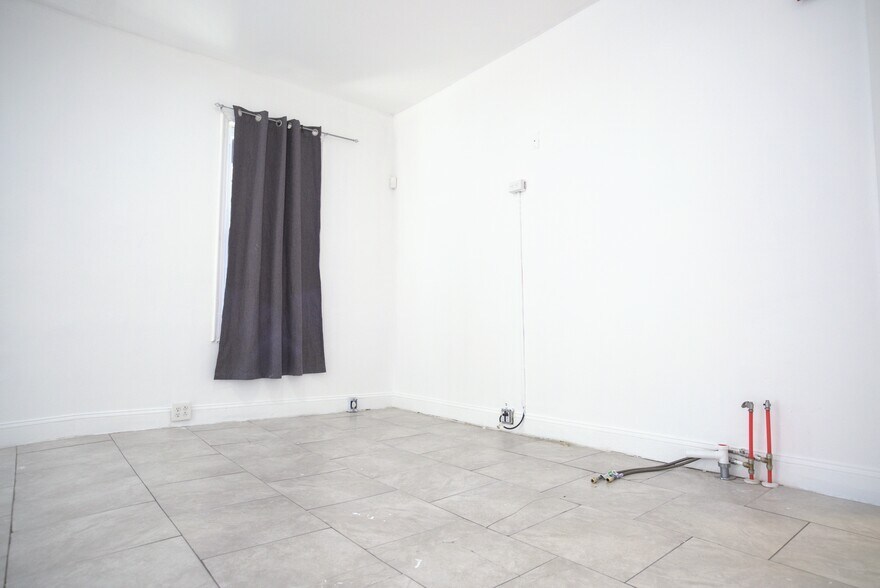 More Photos Of 1017 W Huntingdon St, Philadelphia General Retail For Sale